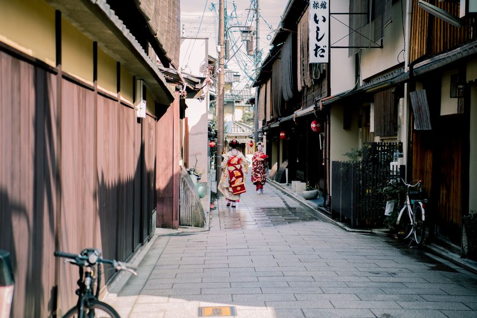 Akita geisha performance